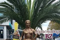 ​В Сочи появился памятник работнице рынка