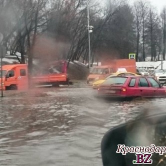 Ростов заливает водой