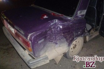В Армавире автомобиль врезался в опору ЛЭП