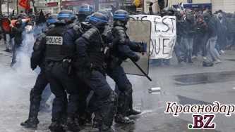 Мирная акция в Париже, переросла в потасовку с полицией