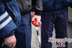 В Каменске-Шахтинском неизвестный проткнул полицейскому спину