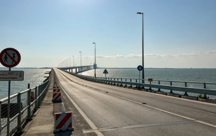 Движение по Крымскому мосту остановили из-за угрозы 2 июня Движение по Крымскому мосту остановили из-за угрозы 2 июня