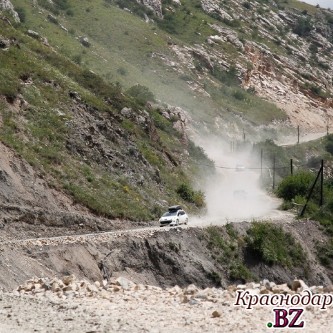 В Дагестане автомобиль во время камнепада упал в пропасть