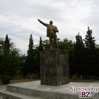 В Судаке посягнули на памятник Ленину