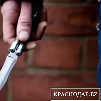 Психопат с ножом ранил полицейского
