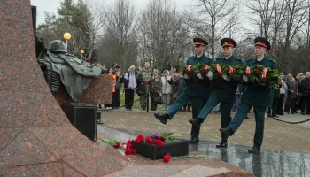 В Краснодаре возложили цветы к мемориалам воинов-интернационалистов В Краснодаре возложили цветы к мемориалам воинов-интернационалистов
