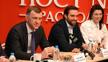 Евгений Наумов поздравил активисток «Поста № 1» с 8 Марта Евгений Наумов поздравил активисток «Поста № 1» с 8 Марта