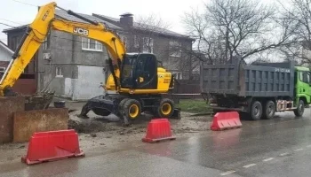 Прорыв коллектора на улице Садовой в Краснодаре: работы продлятся до 2026 года Прорыв коллектора на улице Садовой в Краснодаре: работы продлятся до 2026 года