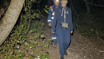 Спасатели эвакуировали туриста со скал в Агурском ущелье Спасатели эвакуировали туриста со скал в Агурском ущелье